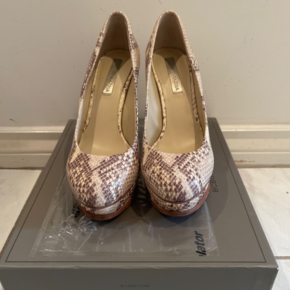 BCBG Max Azria Pamela Pumps Size 6.5 - Picture 2 of 6
